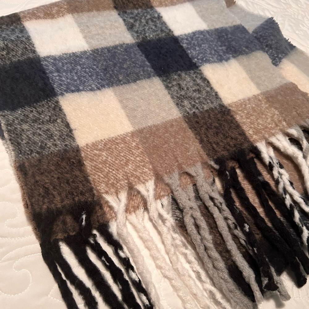 NEW Soft Plaid Scarf 🧣 NIP